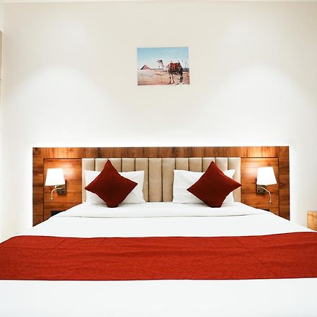 Madhav Residency Hotel & Banquet, Kalyan, Mumbai Exteriör bild