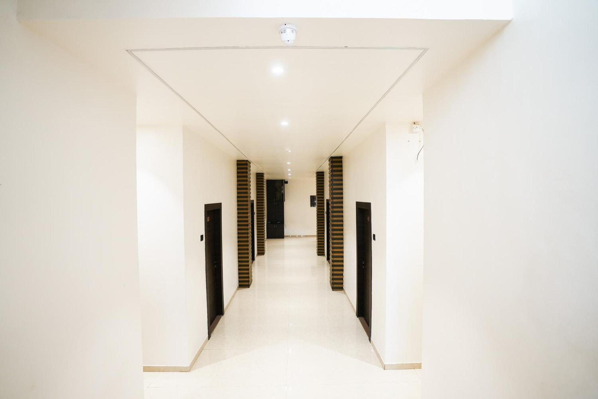 Madhav Residency Hotel & Banquet, Kalyan, Mumbai Exteriör bild
