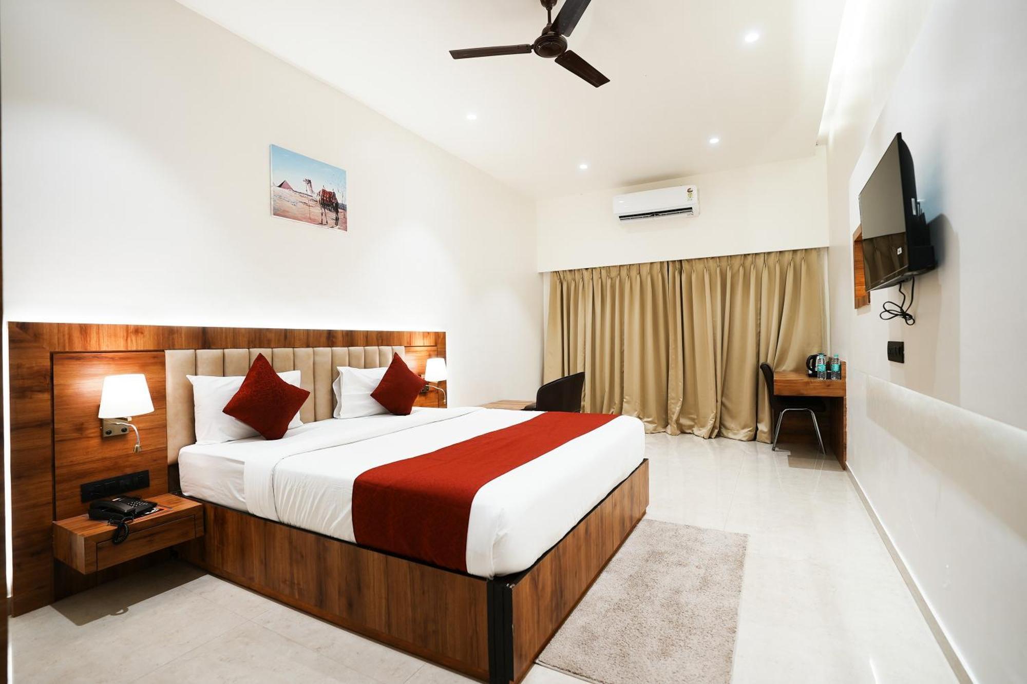 Madhav Residency Hotel & Banquet, Kalyan, Mumbai Exteriör bild