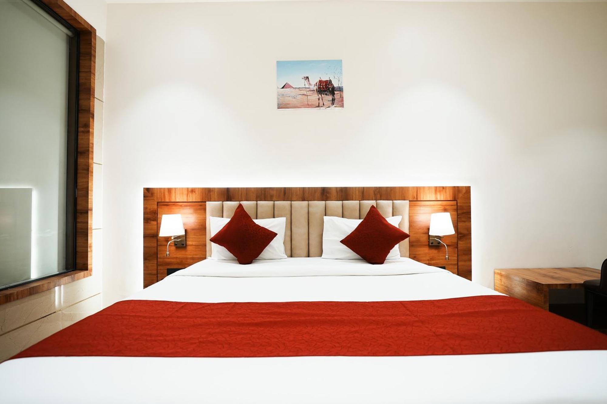 Madhav Residency Hotel & Banquet, Kalyan, Mumbai Exteriör bild