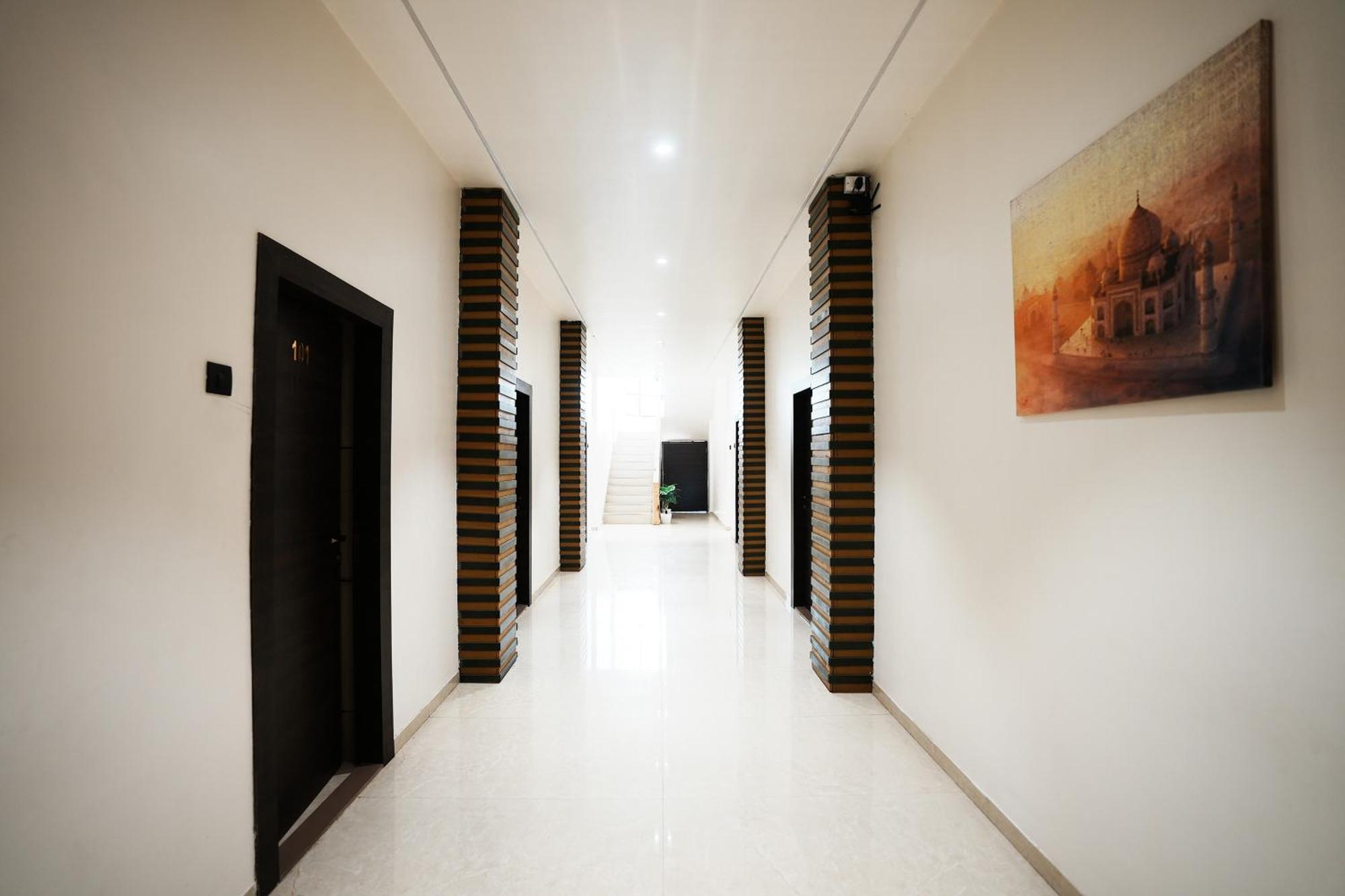 Madhav Residency Hotel & Banquet, Kalyan, Mumbai Exteriör bild