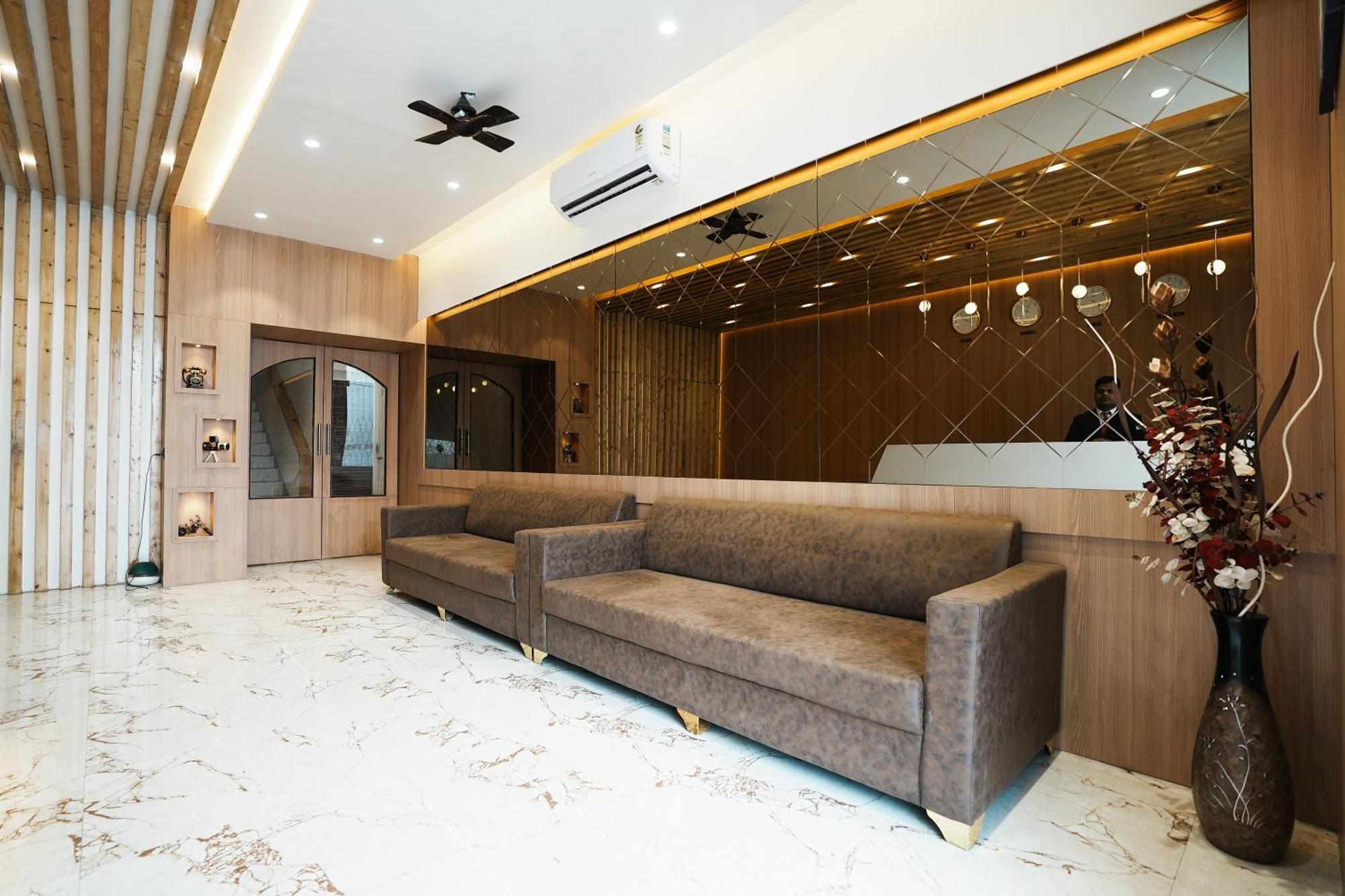 Madhav Residency Hotel & Banquet, Kalyan, Mumbai Exteriör bild
