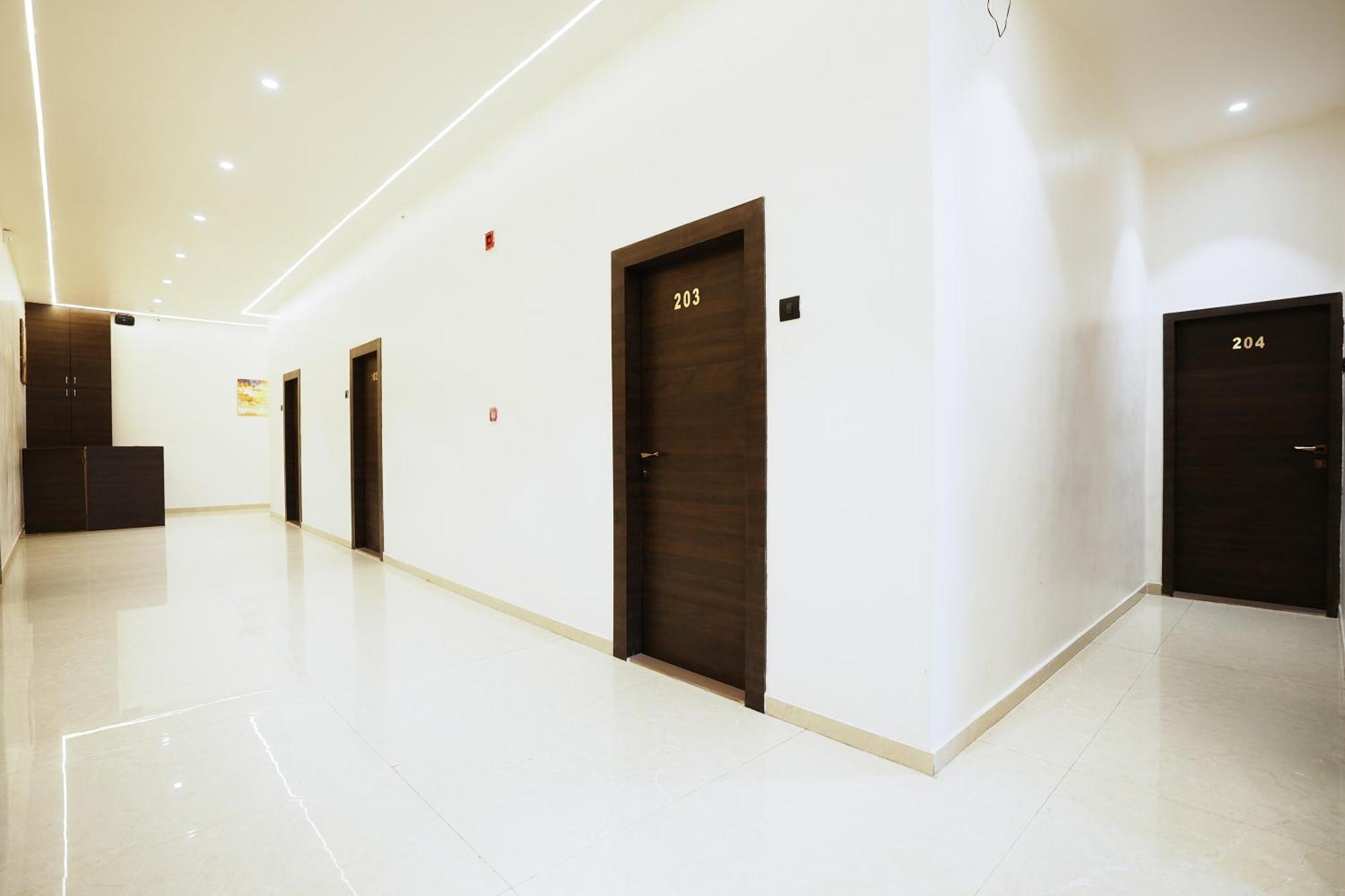 Madhav Residency Hotel & Banquet, Kalyan, Mumbai Exteriör bild