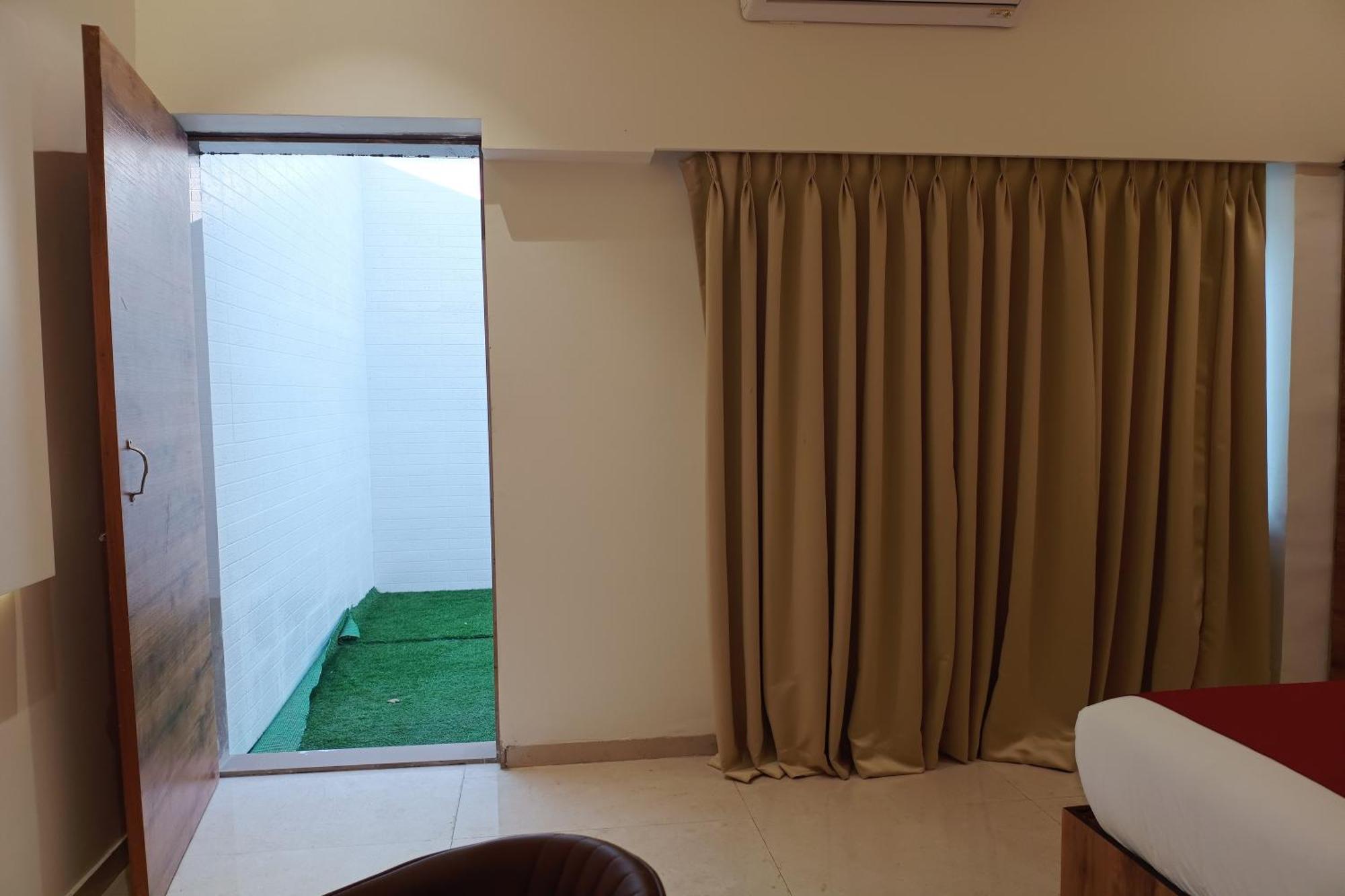 Madhav Residency Hotel & Banquet, Kalyan, Mumbai Exteriör bild