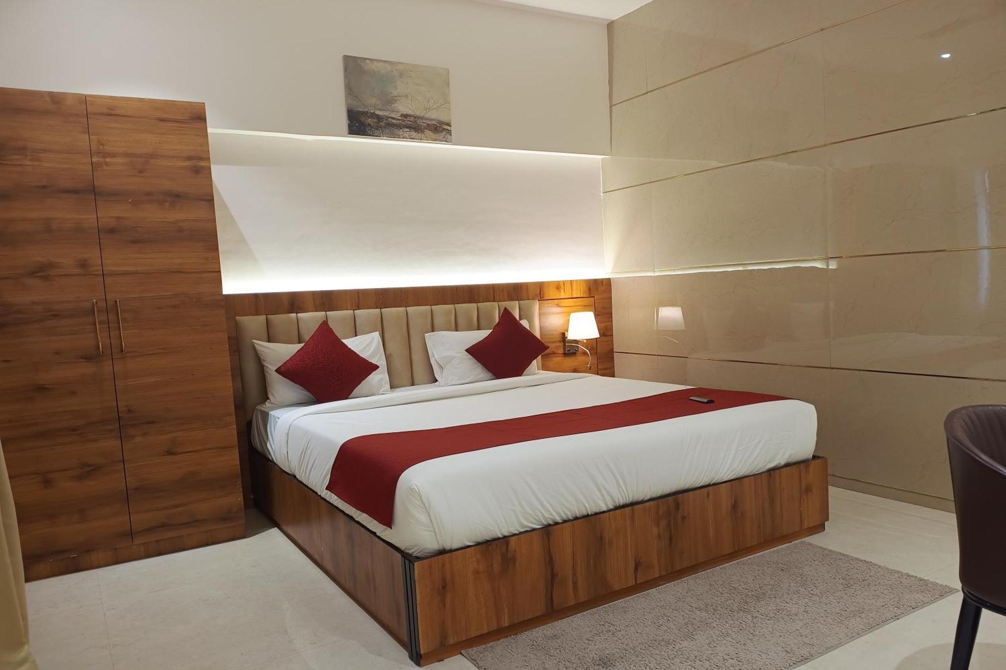 Madhav Residency Hotel & Banquet, Kalyan, Mumbai Exteriör bild
