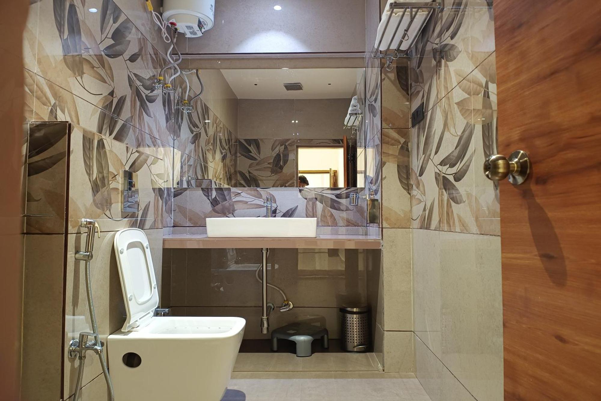 Madhav Residency Hotel & Banquet, Kalyan, Mumbai Exteriör bild