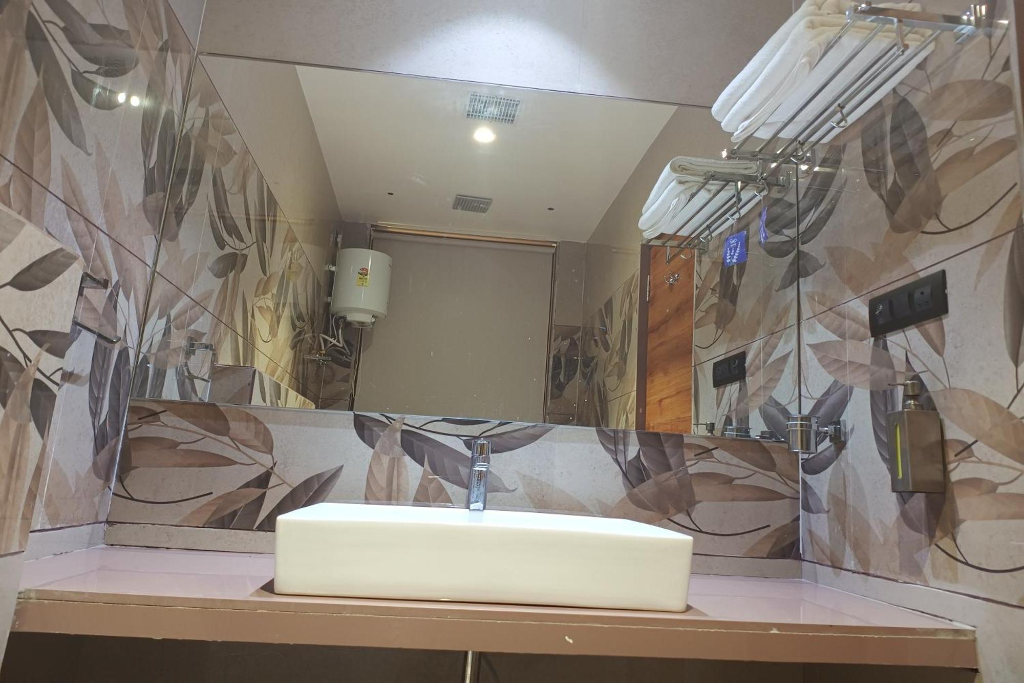Madhav Residency Hotel & Banquet, Kalyan, Mumbai Exteriör bild