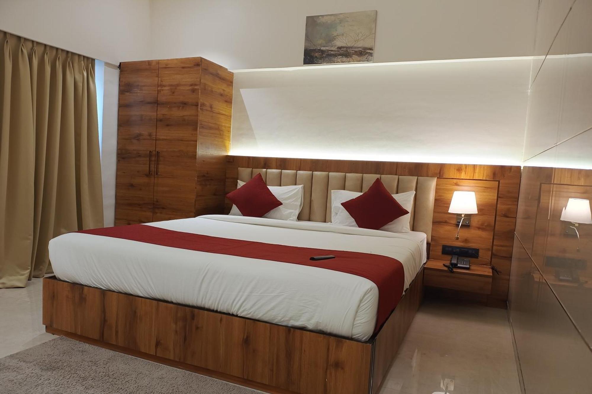 Madhav Residency Hotel & Banquet, Kalyan, Mumbai Exteriör bild
